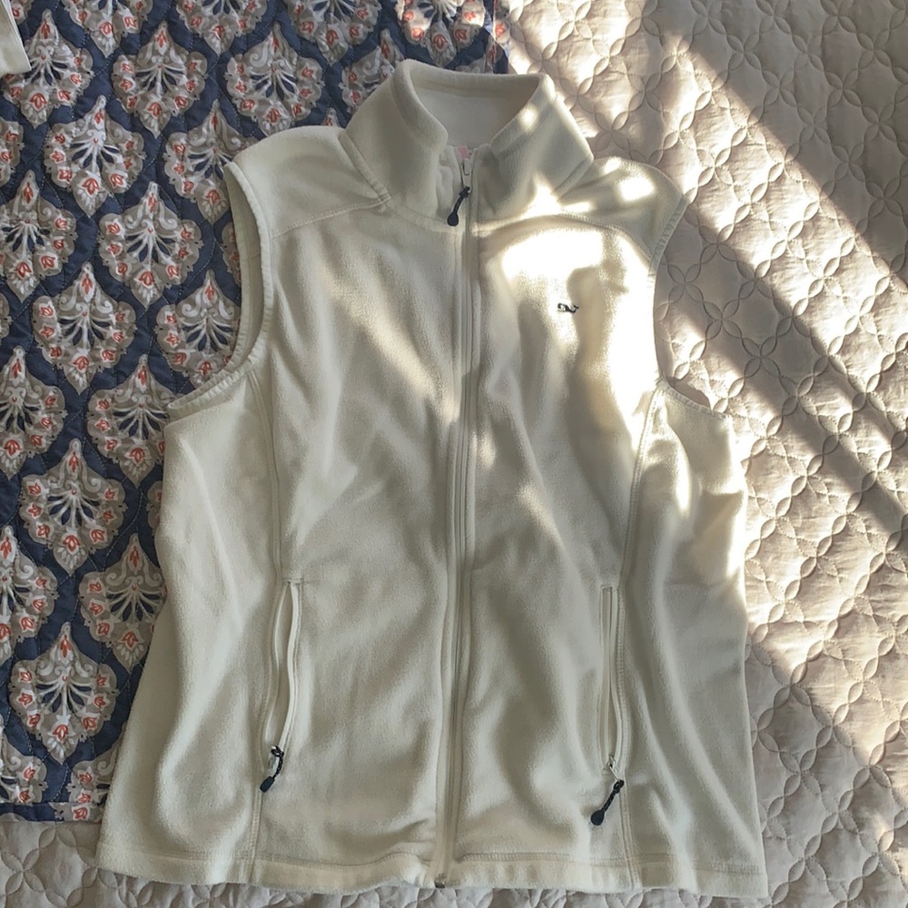 White vineyard vines zip up vest